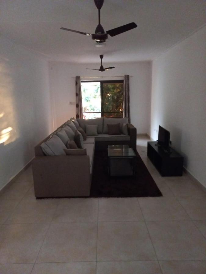 E&E Self Catering Hotel Beau Vallon  Exterior photo
