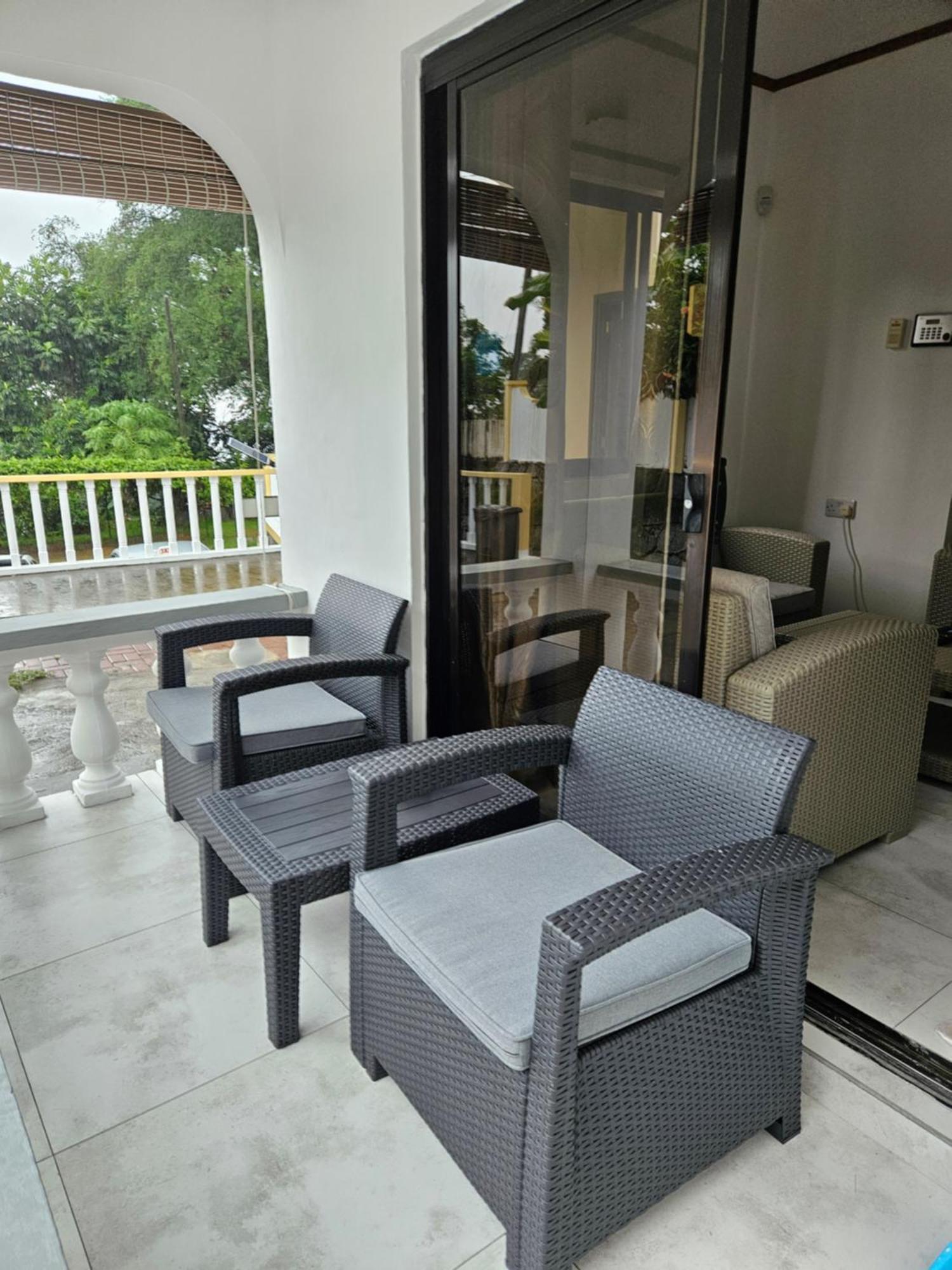 E&E Self Catering Hotel Beau Vallon  Exterior photo