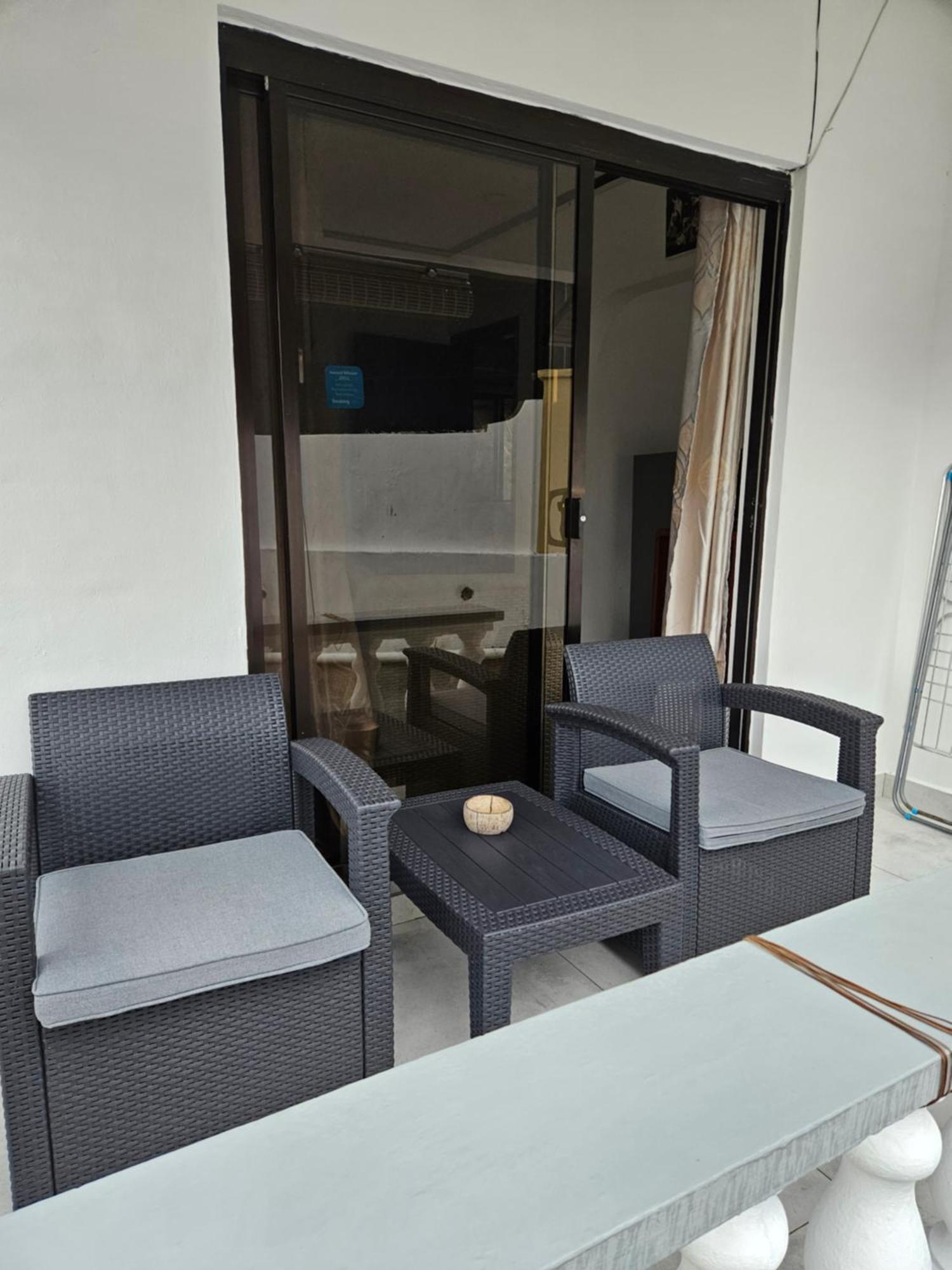 E&E Self Catering Hotel Beau Vallon  Exterior photo